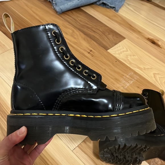 Doc Marten Vegan leather Sinclair platforms - Picture 4 of 9